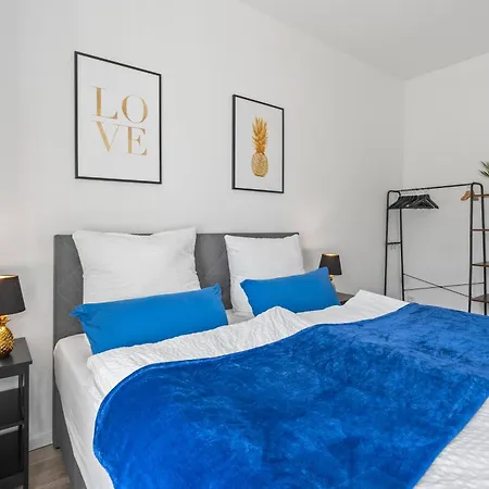 Daire Modern + Stylish For 5: Garden + Kitchen + Parking *
