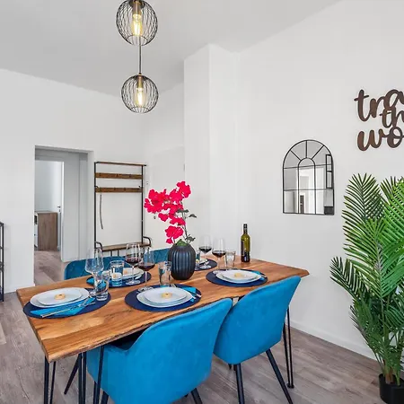 Modern + Stylish For 5: Garden + Kitchen + Parking Daire Schwabach