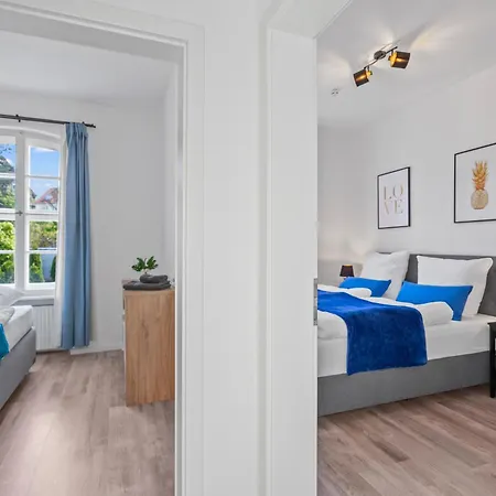 Modern + Stylish For 5: Garden + Kitchen + Parking *