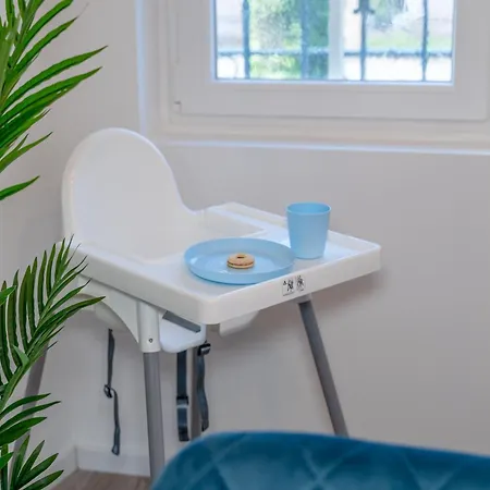 Modern + Stylish For 5: Garden + Kitchen + Parking * シュヴァーバッハ