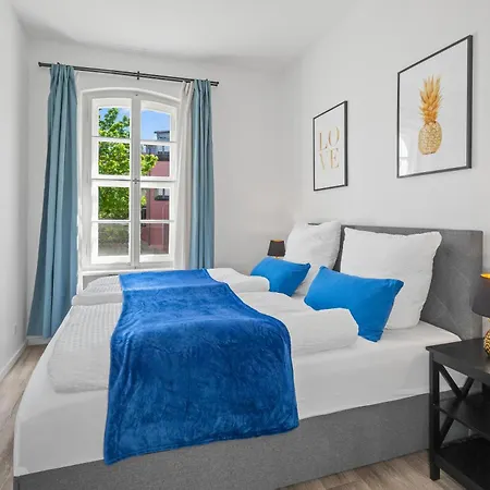 Apartment Modern + Stylish For 5: Garden + Kitchen + Parking *
